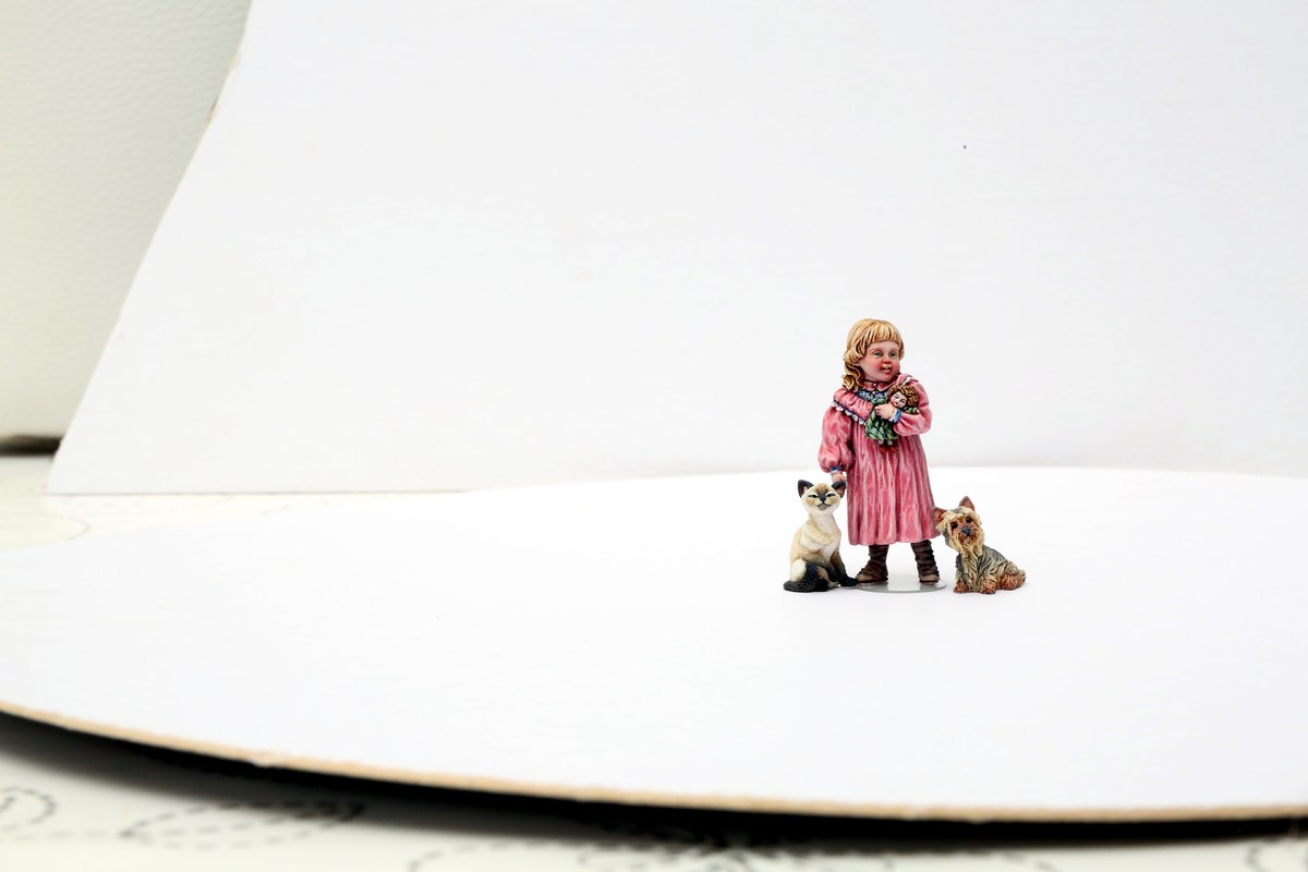 Francesca — figure with cats